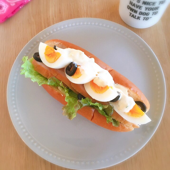 スモークチキンと茹で卵♡バジル風味のホットサンド